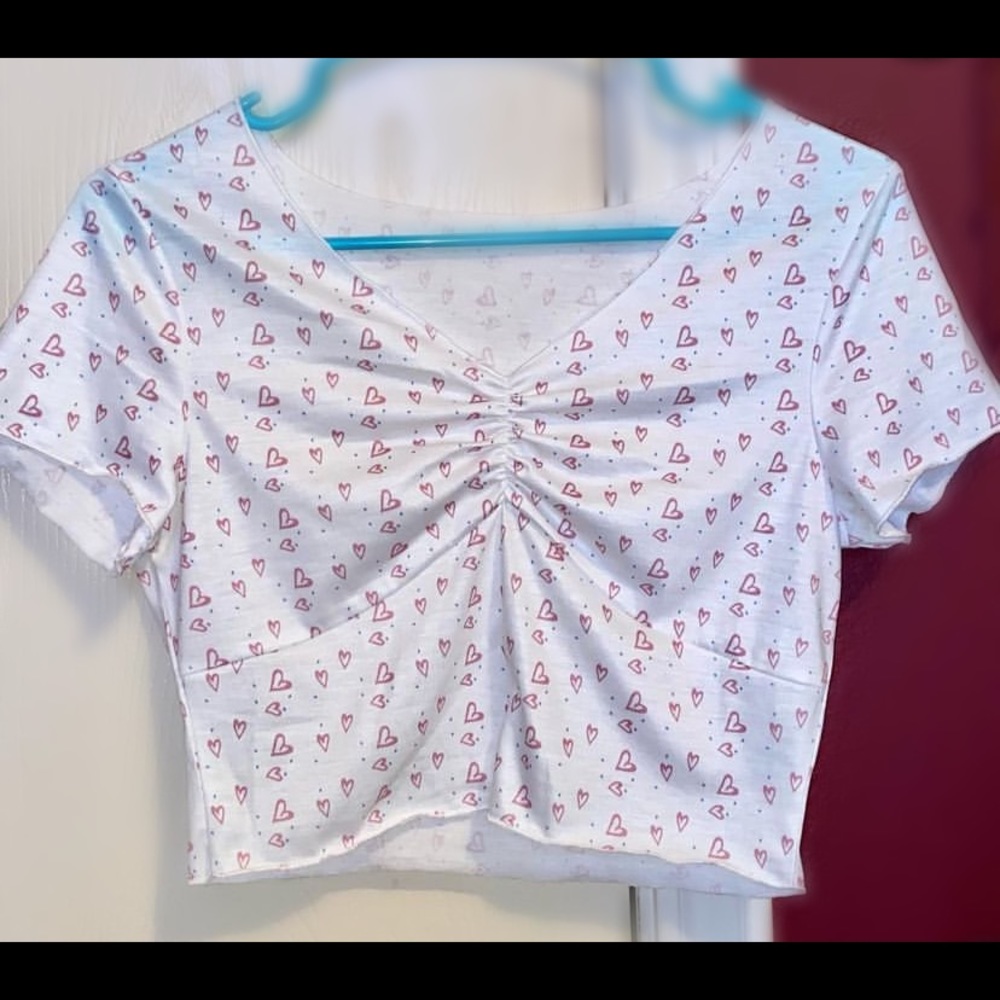 shein Allover Heart Print Ruched Crop Tee